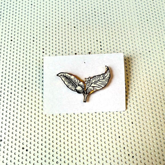Coffee Plant 🌱 Enamel Pin - Picture 1 of 5